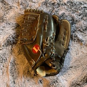 Louisville Slugger Baseball Glove Size 11 1/4 inches